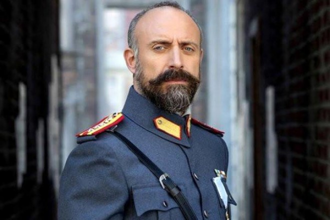 Halit Ergenç "Kasablanka" filmində oynayacaq