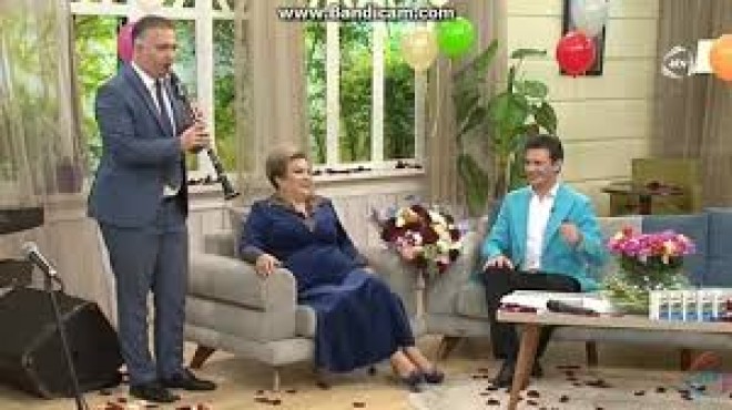 Afaq Bəşirqızı mahnı oxudu - video