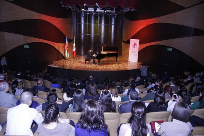 Meksikalı pianoçu Bakıda konsert verdi - foto