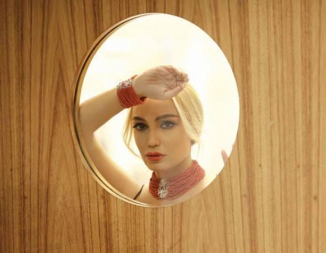 Nuranın albomuna 10 mahnı daxildir