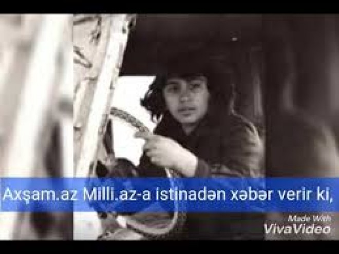 Əməkdar artistin traktor sürərkən şəkli