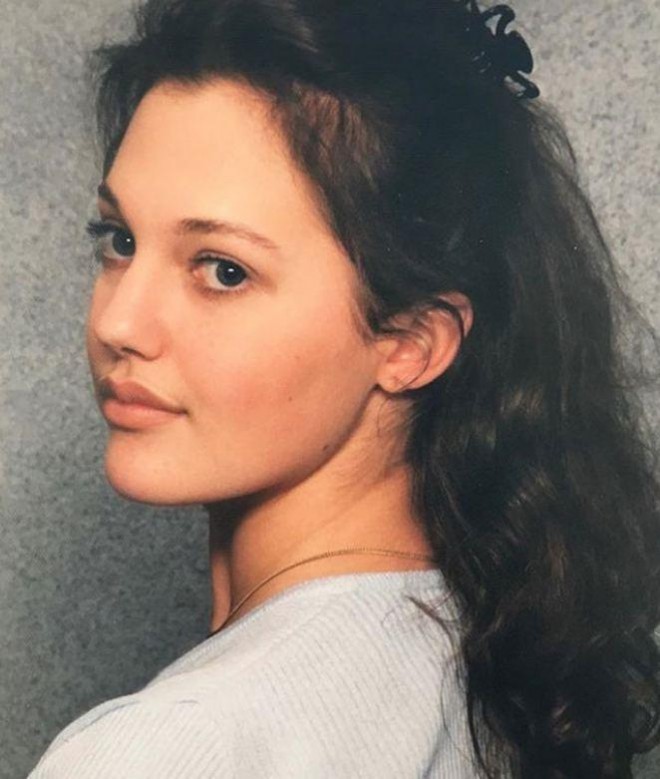 Aktrisanın 16 yaşındakı şəkilləri