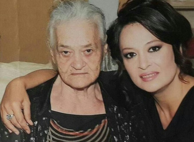 Əməkdar artist anası ilə şəklini paylaşdı