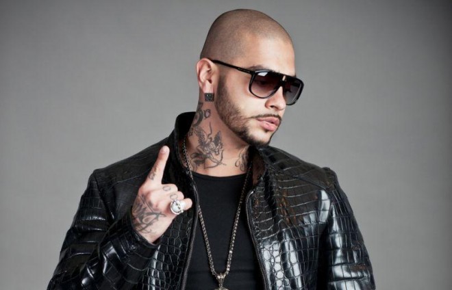 Reperin mağazasına girənlər axtarılır