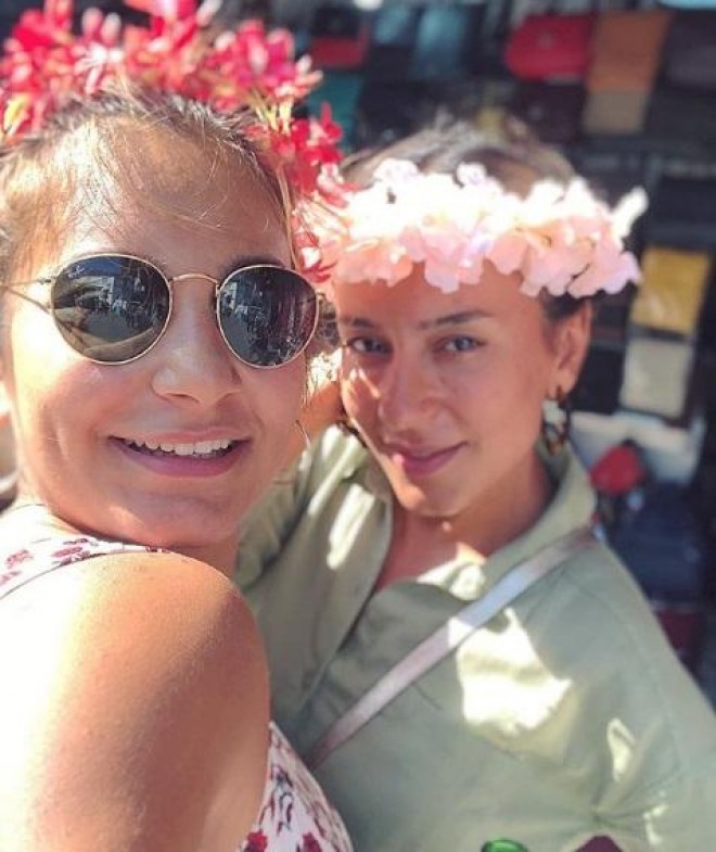 Əməkdar artist 20 yaşlı qızını təbrik etdi