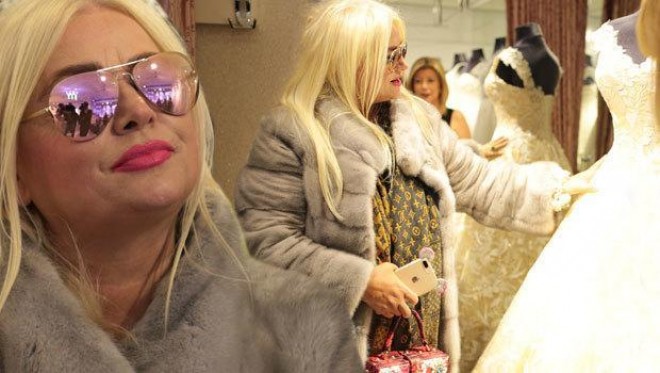 Serialın ulduzu sinəsini göstərdi - foto