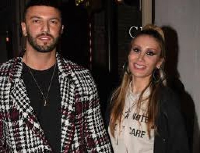 "Alınmadı, ayrıldıq" - müğənninin sevgilisi