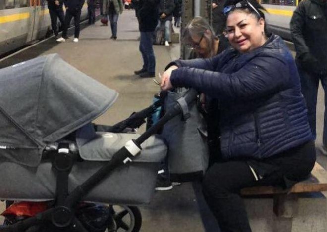 Almaz Ələsgərlinin yeni doğulan nəvəsi ilə şəkli