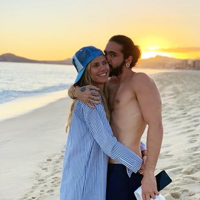 Model sevgilisi ilə romantik tətildə - foto