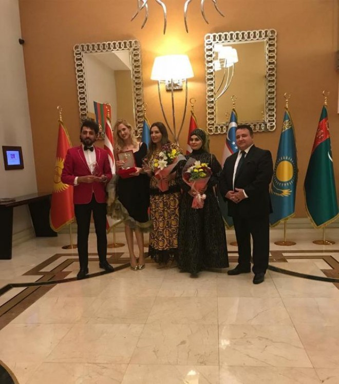 Fərqanə Qasımova Bülənt Ərsoyla eyni səhnədə - video