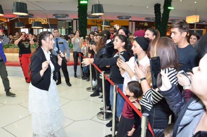 Damla imza gününə qatıldı - foto