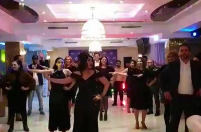 Rəqqasə Fatimə hind rəqsi oynadı - video