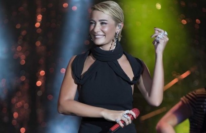 Müğənni lesbiyan imiş?