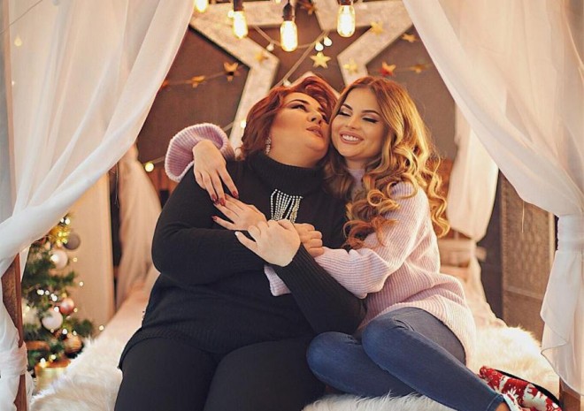 Əməkdar artistin qızı ilə&nbsp;Yeni il fotosessiyası