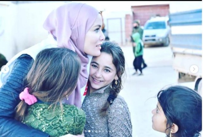 Aktrisa başı bağlı şəklini göstərdi