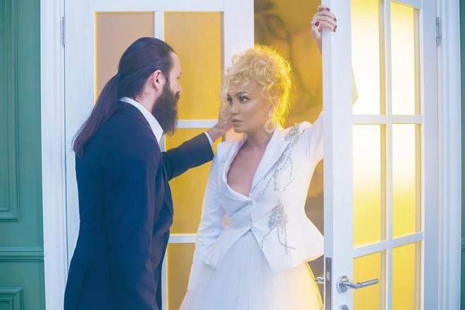 Nura Suri klipi ilə bağlı tənqidlərə cavab verdi - video