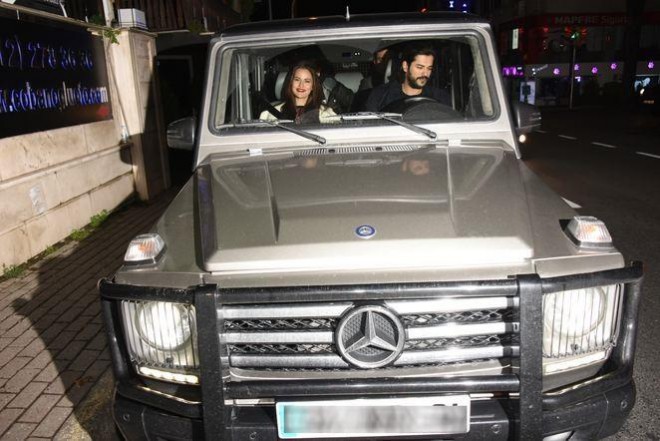 Aktyor xanımına lüks avtomobil aldı&nbsp;