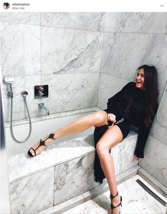 Modelin hamam şəkli təəccübləndirdi