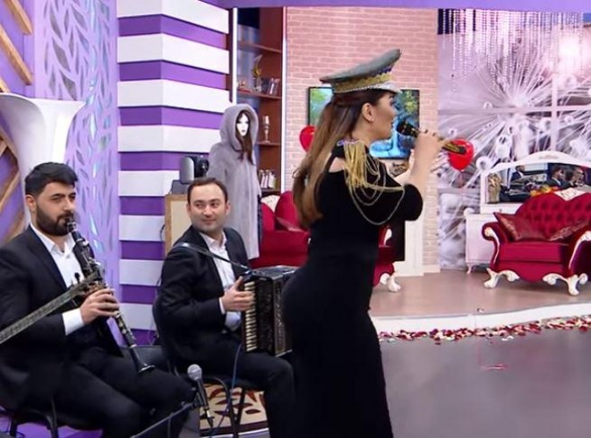 Xatun həmkarını parodiya etdi