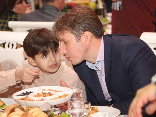 Şoumen&nbsp;ikinci həyat yoldaşdan razıdır