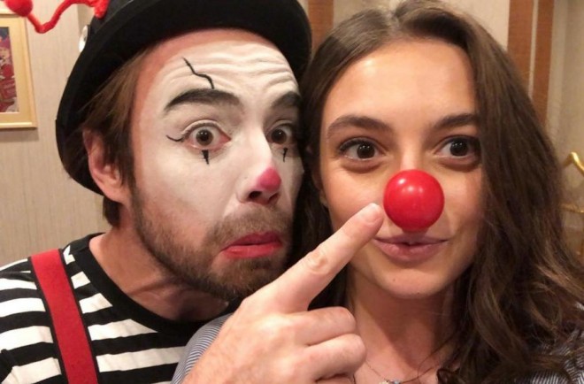 Müğənni başqası ilə eşq yaşayır