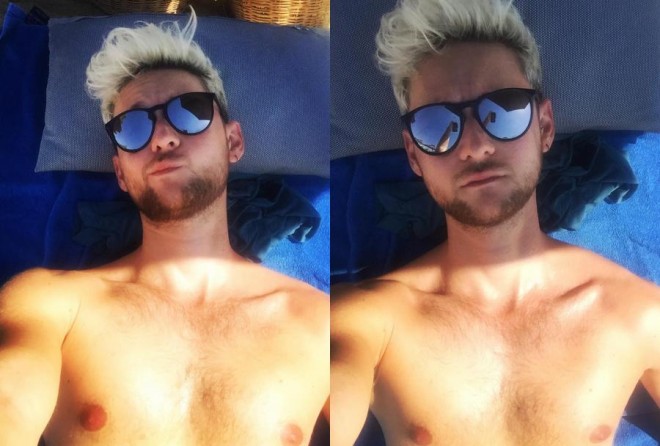 Eldar Qasımov paltarsız göründü