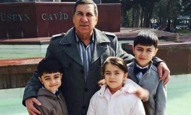 Arif Quliyevin nəvələri ilə fotosu 