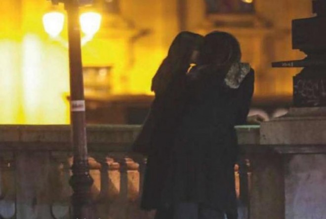 Aktrisa rəssamla sevişir - foto