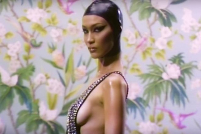 Bella Hadid tanınmaz hala düşdü - foto