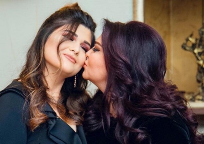 Xalq artisti qızı ilə şəklini paylaşdı