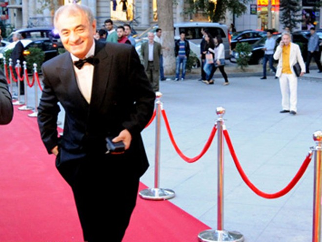 Fəxrəddin Manafov səhnədən getdimi?