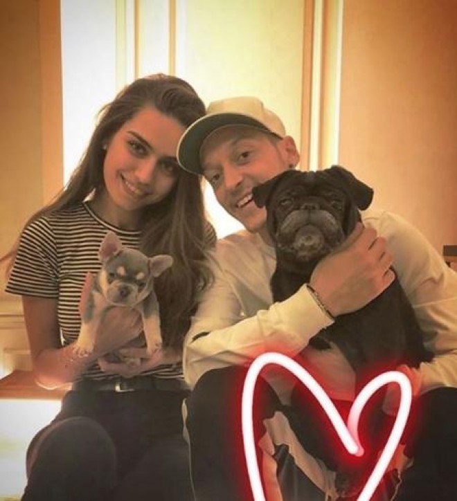 Model və futbolçu ayrılmadılar