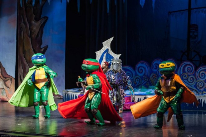 Bayram tamaşaları davam edir