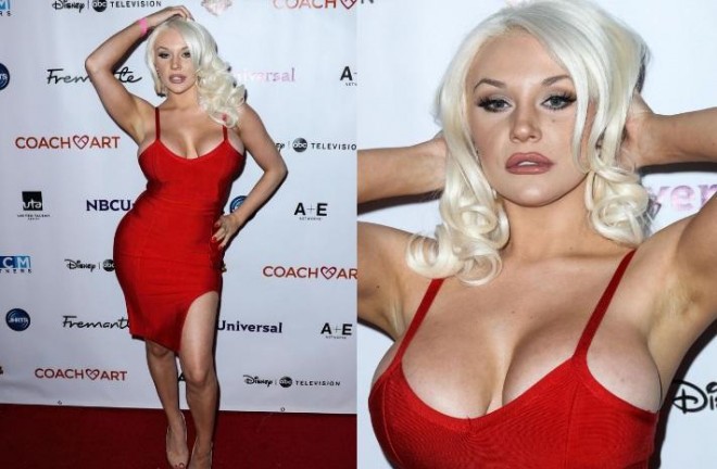 Aktrisa-modelin sinəsi açıq qaldı - foto