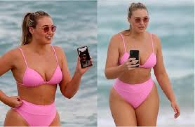 Model dənizdə sevgilisi ilə danışdı - foto