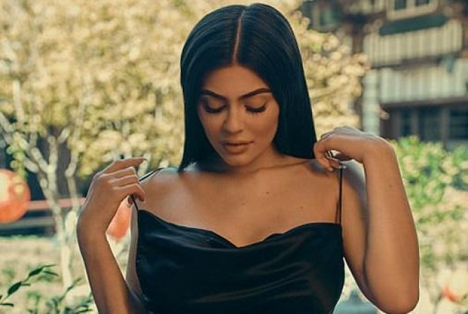 Model sevgilisi ilə nişanlandı?