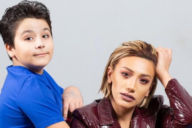 Röya Ayxan oğlu ilə&nbsp;fotosessiya etdirdi&nbsp;