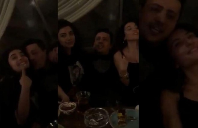 &nbsp;Sərxan Kərəmoğlu müğənniləri öpdü - video