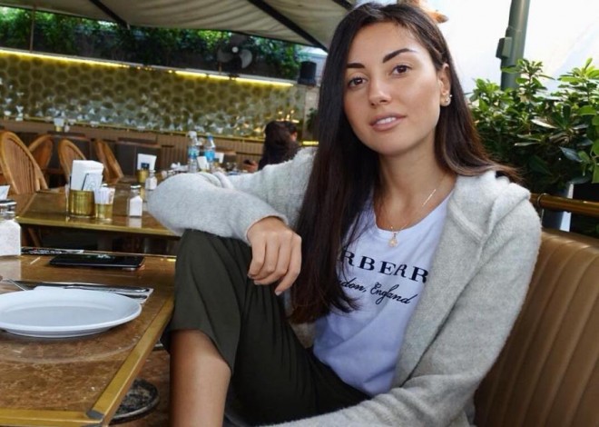 Safurə plastik əməliyyat etdirməyib