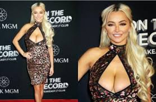 “Playboy” ulduzu geyimi ilə seçildi - foto