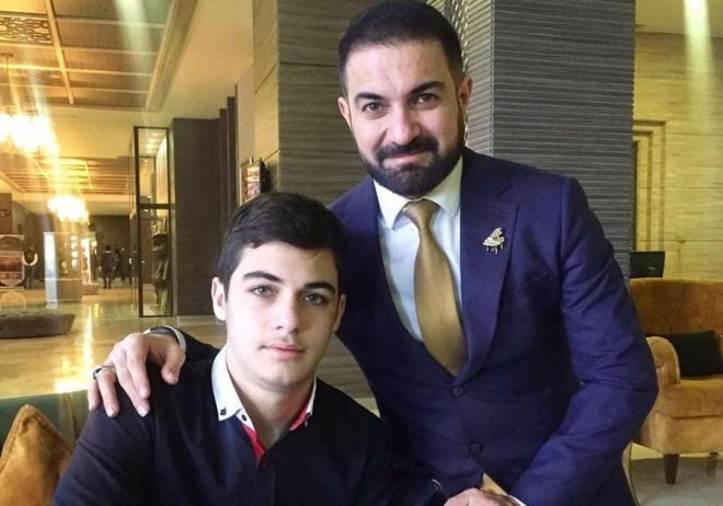 Əməkdar artist oğlunu göstərdi