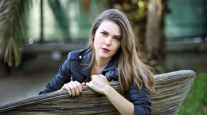 Aktrisa arxiv şəkillərini paylaşdı