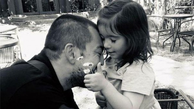 Sərdar Ortac qardaşı üçün dua etdi