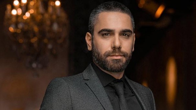 Kadir Doğulu tamaşaçı qarşısına çıxır