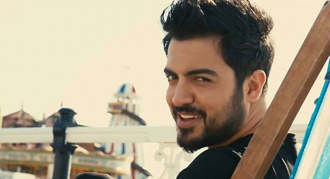 Müğənni sevgilisini döydü 