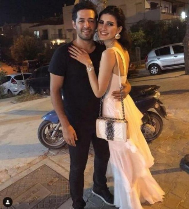 Aktyor xanımını boşamadı