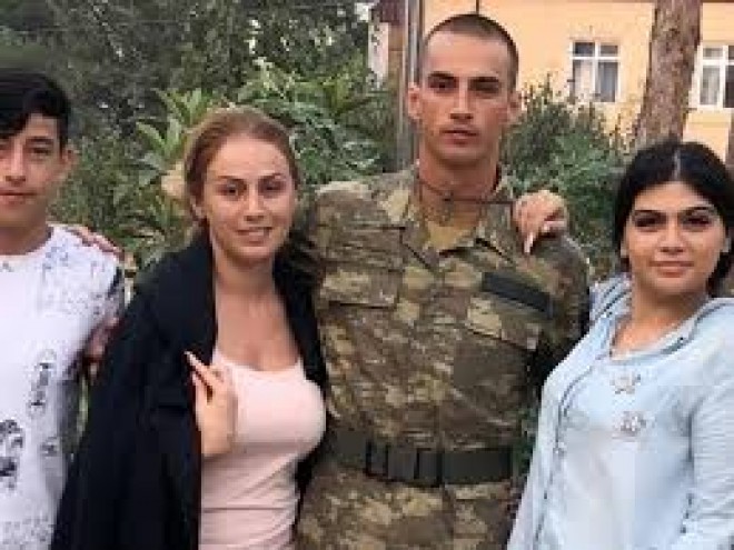 Müğənni oğlunu əsgərliyə yola saldı - foto