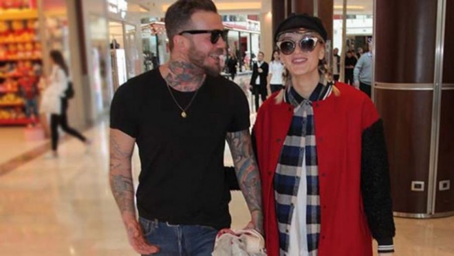 Tanınmış modellərə hücum etdilər