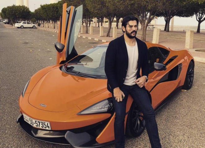 Aktyor 80 varlı qadınla yemək yedi - foto