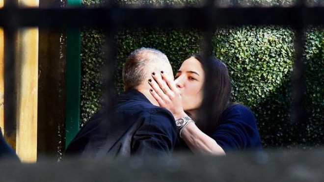 Aktyor modelyer ilə öpüşdü&nbsp;